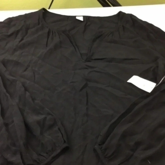 Old Navy Tops - old navy ladies blouse M
